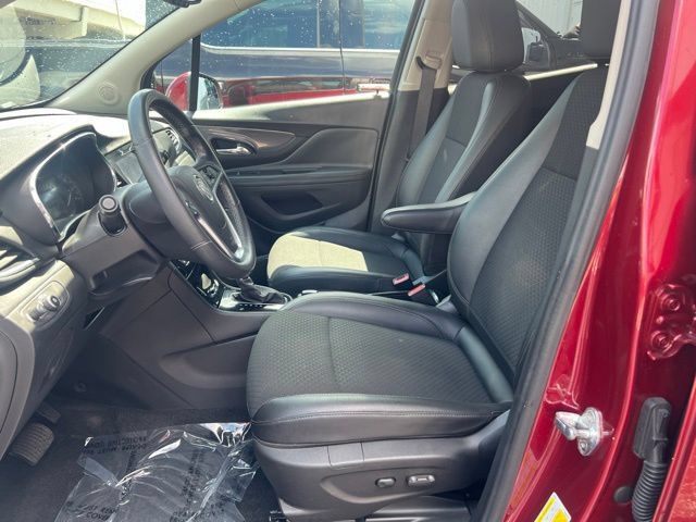 Used 2022 Buick Encore Preferred w/ Safety Package FWD image 4