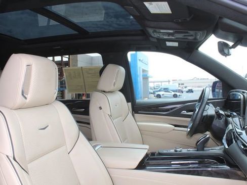 Used 2023 Cadillac Escalade Premium Luxury w/ LPO, Floor Liner Package AWD/4WD image 17