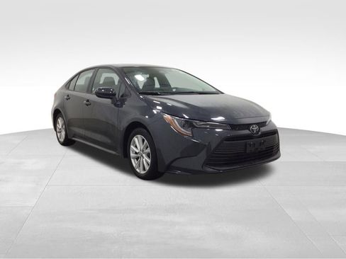 Used 2024 Toyota Corolla LE w/ LE Convenience Package FWD image 5