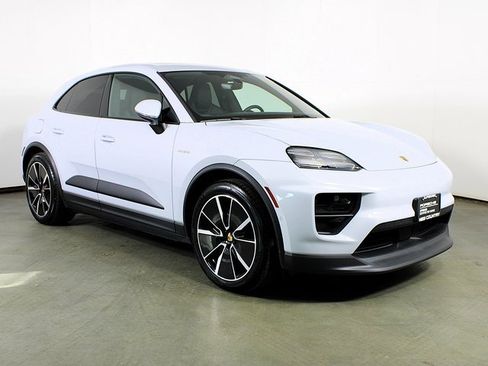 Used 2024 Porsche Macan 4 Electric image 9