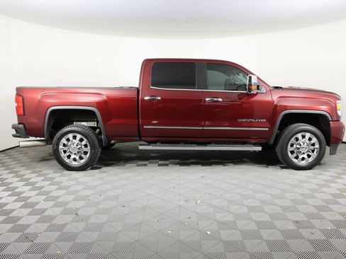 Used 2016 GMC Sierra 2500 Denali w/ Duramax Plus Package image 4