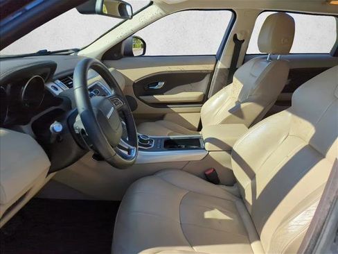 Used 2017 Land Rover Range Rover Evoque SE image 16