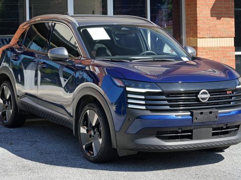 Used 2025 Nissan Kicks SR FWD image 47