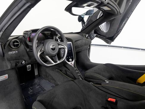 Used 2024 McLaren 750S Spider RWD image 16