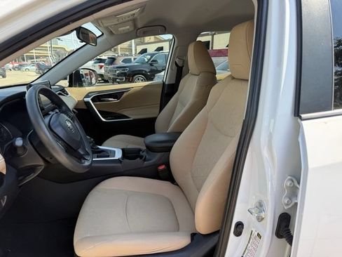 Used 2020 Toyota RAV4 XLE FWD image 26