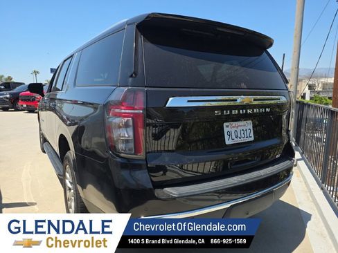 Used 2024 Chevrolet Suburban LT RWD image 3