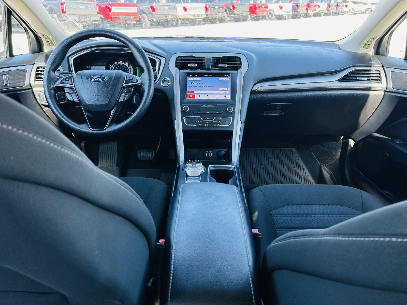 Used 2019 Ford Fusion SE FWD image 20