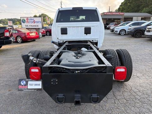 Used 2022 RAM 3500 Tradesman w/ Chrome Appearance Group AWD/4WD image 9