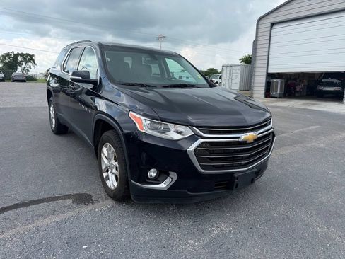 Used 2020 Chevrolet Traverse LT FWD image 2