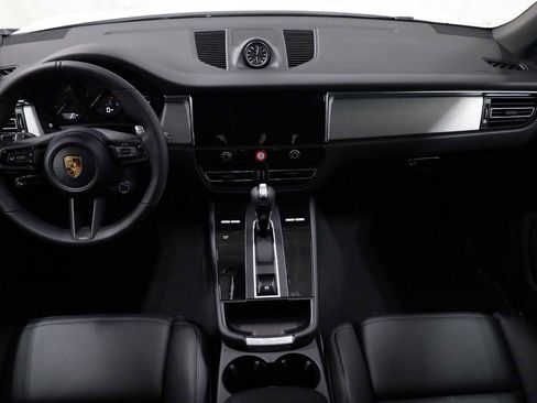 Certified 2026 Porsche Macan image 26