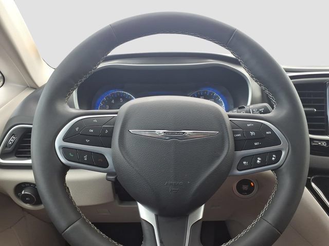 Used 2024 Chrysler Pacifica Touring-L FWD image 30