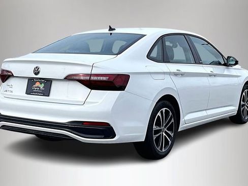 Used 2024 Volkswagen Jetta Sport image 5