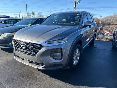 Used 2019 Hyundai Santa Fe SE image 2