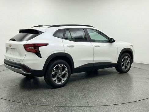 Used 2025 Chevrolet Trax LT image 9