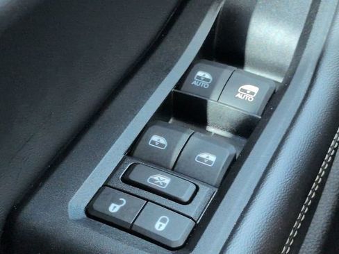 Used 2023 Jeep Grand Cherokee Limited w/ Black Appearance Package AWD/4WD image 24