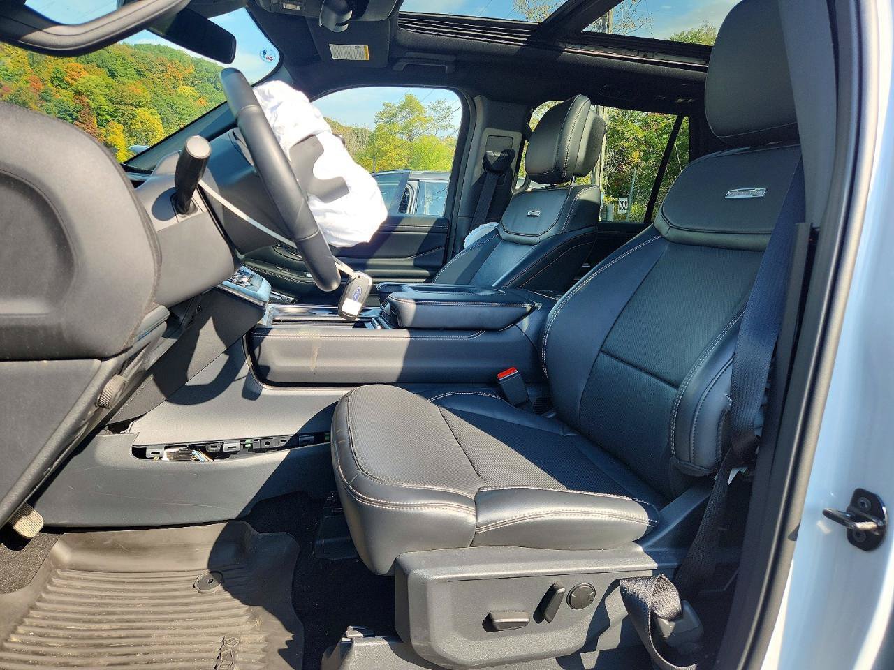Used 2026 Ford Expedition Max Platinum w/ Stealth Performance Package AWD/4WD image 6