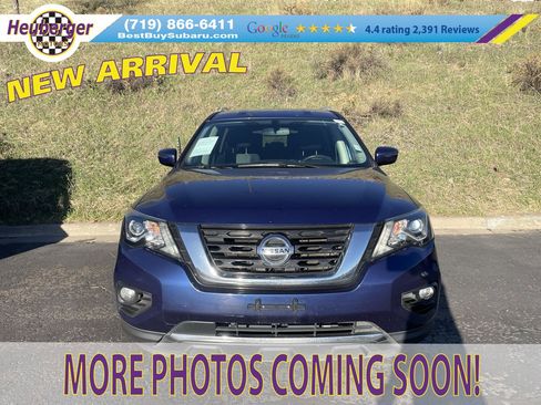 Used 2017 Nissan Pathfinder SV image 1