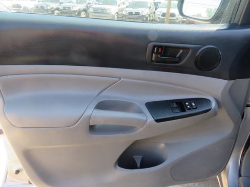 Used 2015 Toyota Tacoma PreRunner w/ Convenience Package RWD image 9