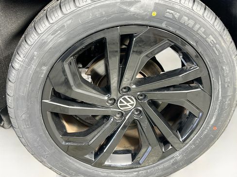 Used 2023 Volkswagen Atlas SE image 32