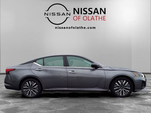 Certified 2024 Nissan Altima 2.5 SV image 30