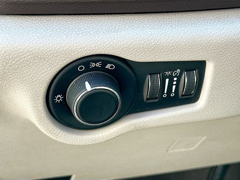 Used 2017 Chrysler Pacifica LX image 16