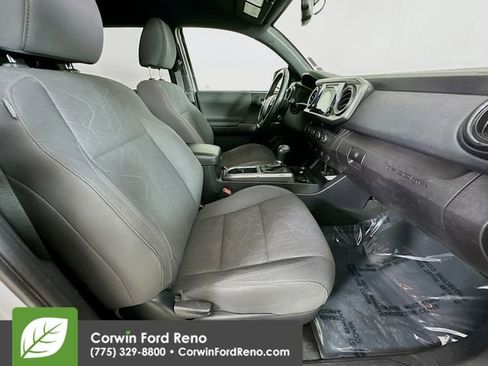 Used 2017 Toyota Tacoma TRD Off-Road image 27