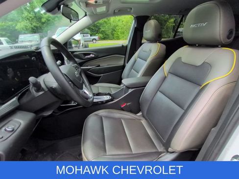 Used 2025 Chevrolet Trax ACTIV w/ Sunroof Package FWD image 10