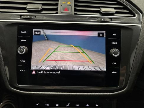 Used 2023 Volkswagen Tiguan SE image 9