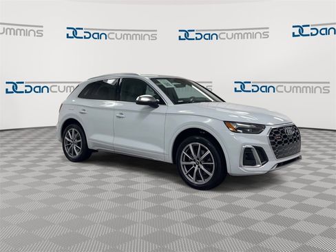 Used 2022 Audi SQ5 Premium Plus w/ Premium Plus Package image 2