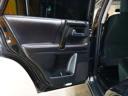 Used 2017 Toyota 4Runner TRD Off-Road image 41