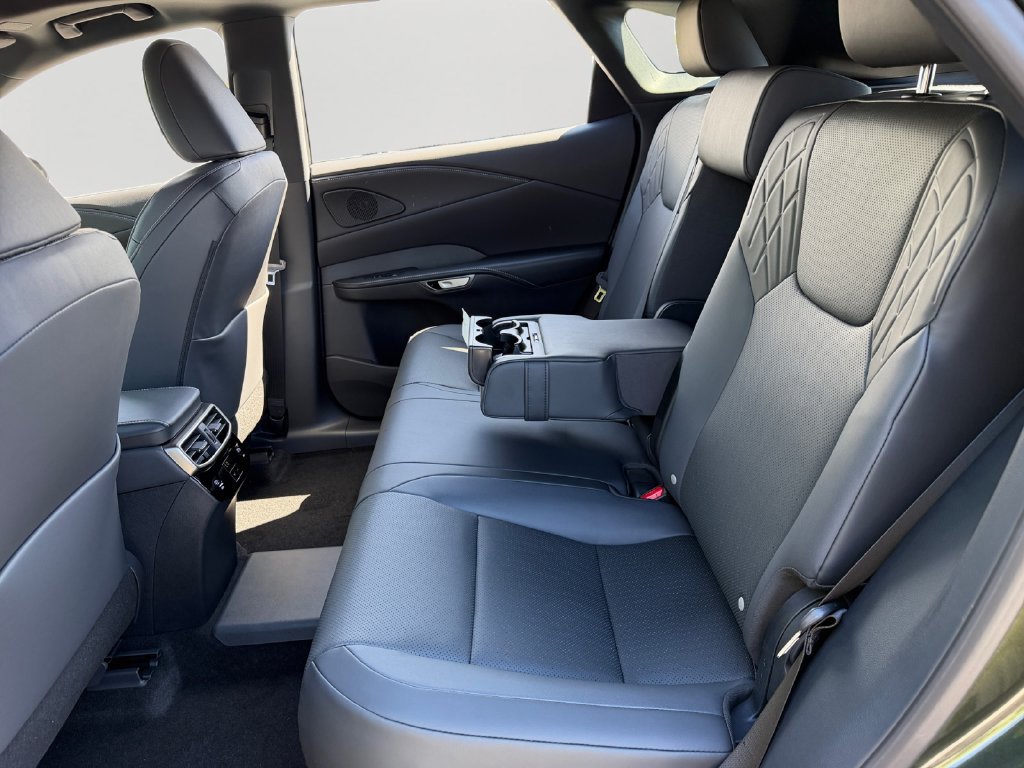 New 2026 Lexus RX 450h AWD image 8