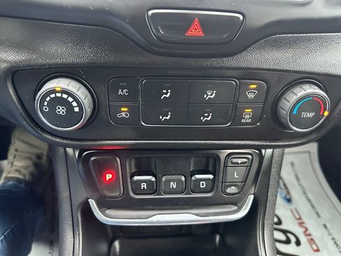 Used 2020 GMC Terrain SLE image 9