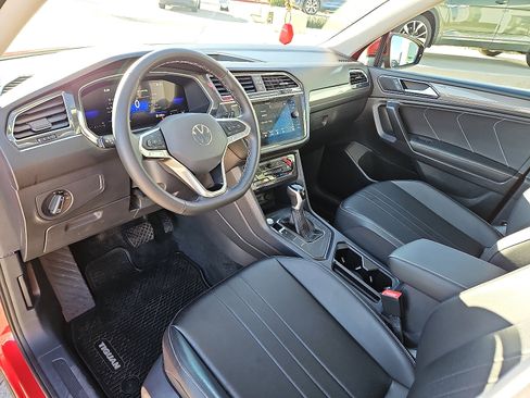 Certified 2023 Volkswagen Tiguan SE w/ Panoramic Sunroof Package image 11