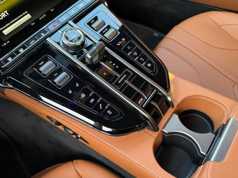 New 2026 Aston Martin V8 Vantage Convertible image 32