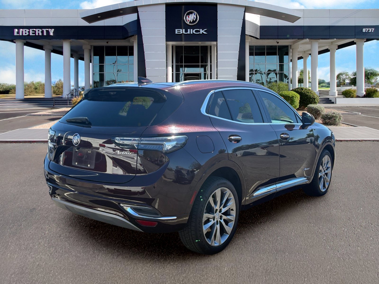 Used 2022 Buick Envision Avenir w/ Technology Package II FWD image 2