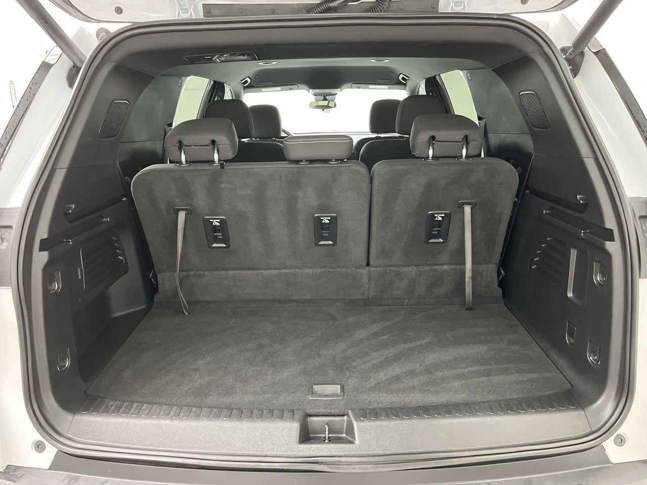Certified 2025 Chevrolet Traverse LT AWD/4WD image 32
