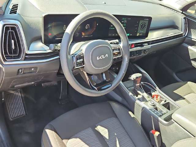 Used 2025 Kia Sorento LX FWD image 10