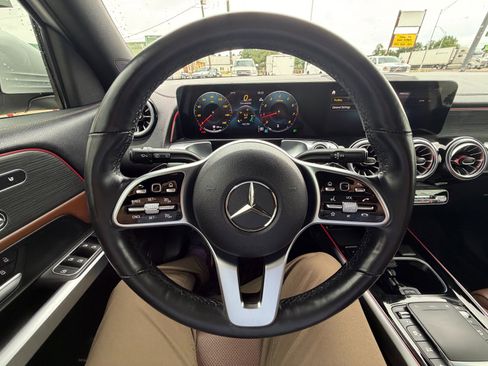 Used 2023 Mercedes-Benz GLB 250 4MATIC image 13