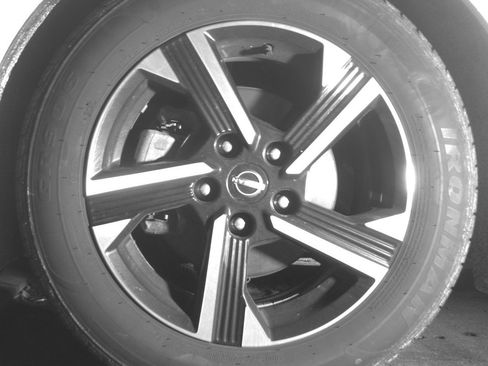 Used 2025 Nissan Sentra SV FWD image 12