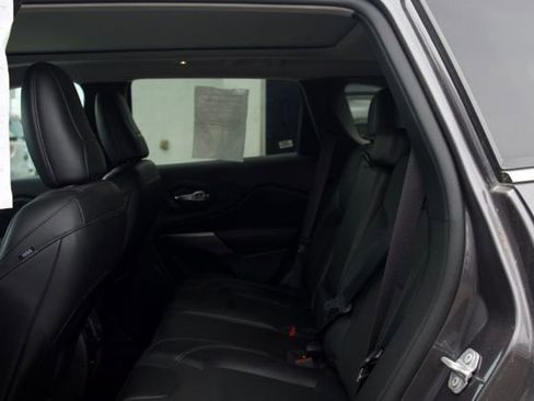 Used 2022 Jeep Cherokee Limited AWD/4WD image 35