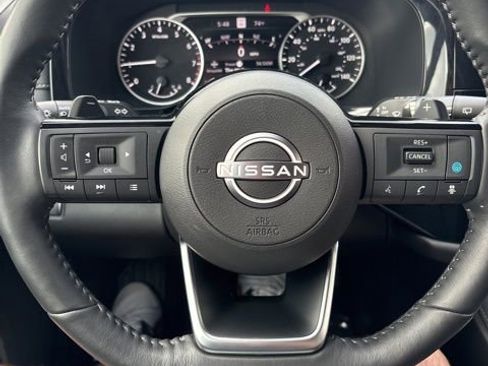 Used 2024 Nissan Pathfinder SL w/ Black Appearance Package AWD/4WD image 8