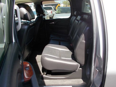 Used 2011 Chevrolet Avalanche LTZ image 16