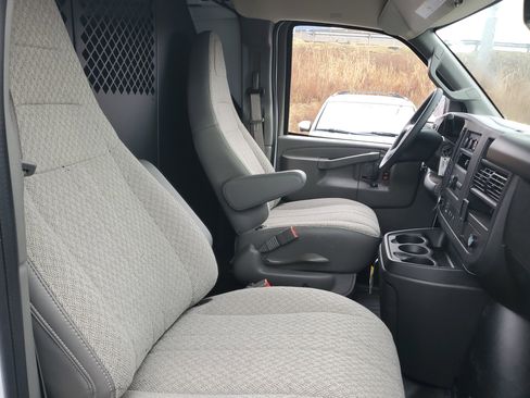 New 2025 GMC Savana 2500 w/ Driver Convenience Package image 29