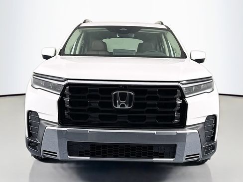 New 2026 Honda Pilot Touring image 2