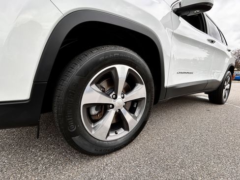 Used 2019 Jeep Cherokee Limited AWD/4WD image 21