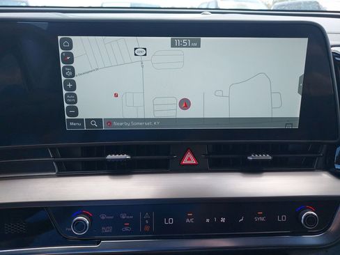 Used 2025 Kia Sportage EX FWD image 24