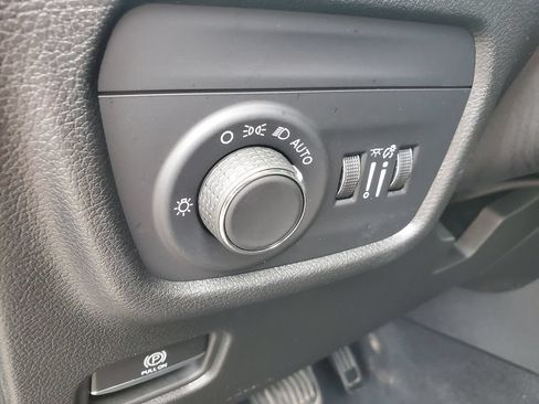 Used 2023 Jeep Grand Cherokee Altitude AWD/4WD image 19