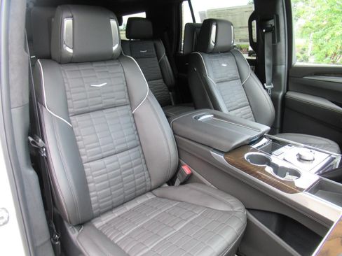 New 2026 Cadillac Escalade Platinum Sport w/ LPO, ONYX Package AWD/4WD image 8