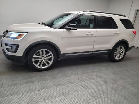 Used 2017 Ford Explorer XLT w/ Equipment Group 201A FWD image 2