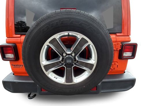 Used 2019 Jeep Wrangler Unlimited Sahara w/ Uconnect 4C Nav & Sound Group image 23